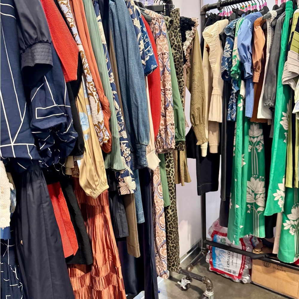 Meet Your Stylist 👜 - Picture 2 of 4
